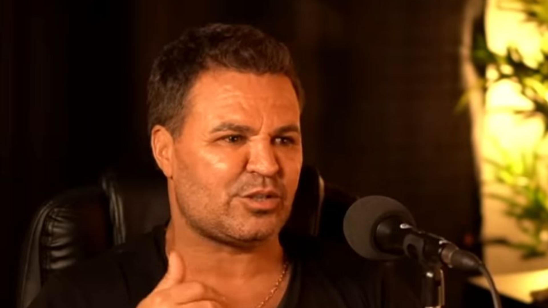Eduardo Costa revela arrependimento sobre política: “Um pouco babaca”