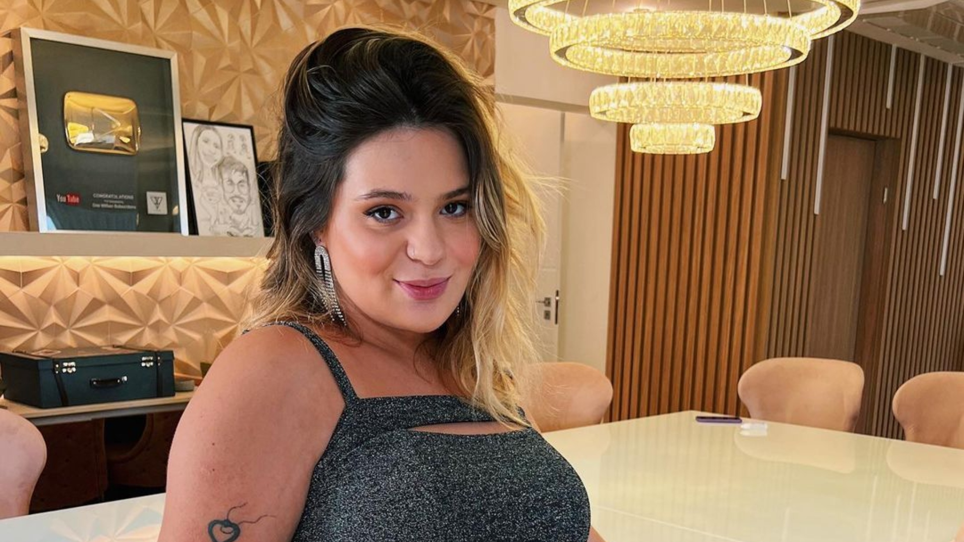 Viih Tube fala sobre dificuldade de amamentar por conta de cirurgia plástica: “Me arrependo amargamente”