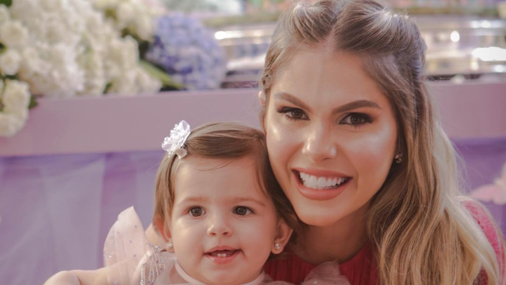 Bárbara Evans responde críticas sobre alimentação da filha: “A filha é minha”