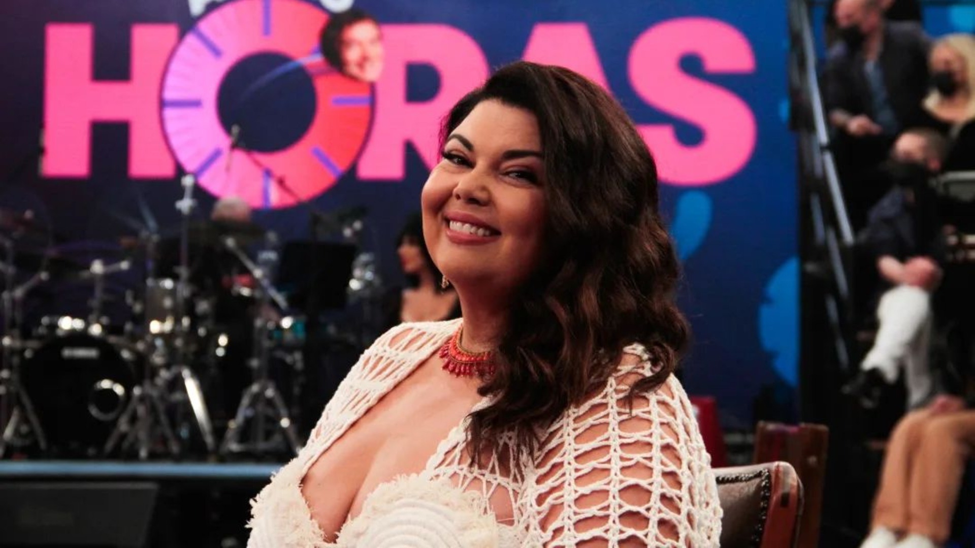 Fabiana Karla faz ensaio ousado de biquíni e diz: “Quebrando o OnlyFans”