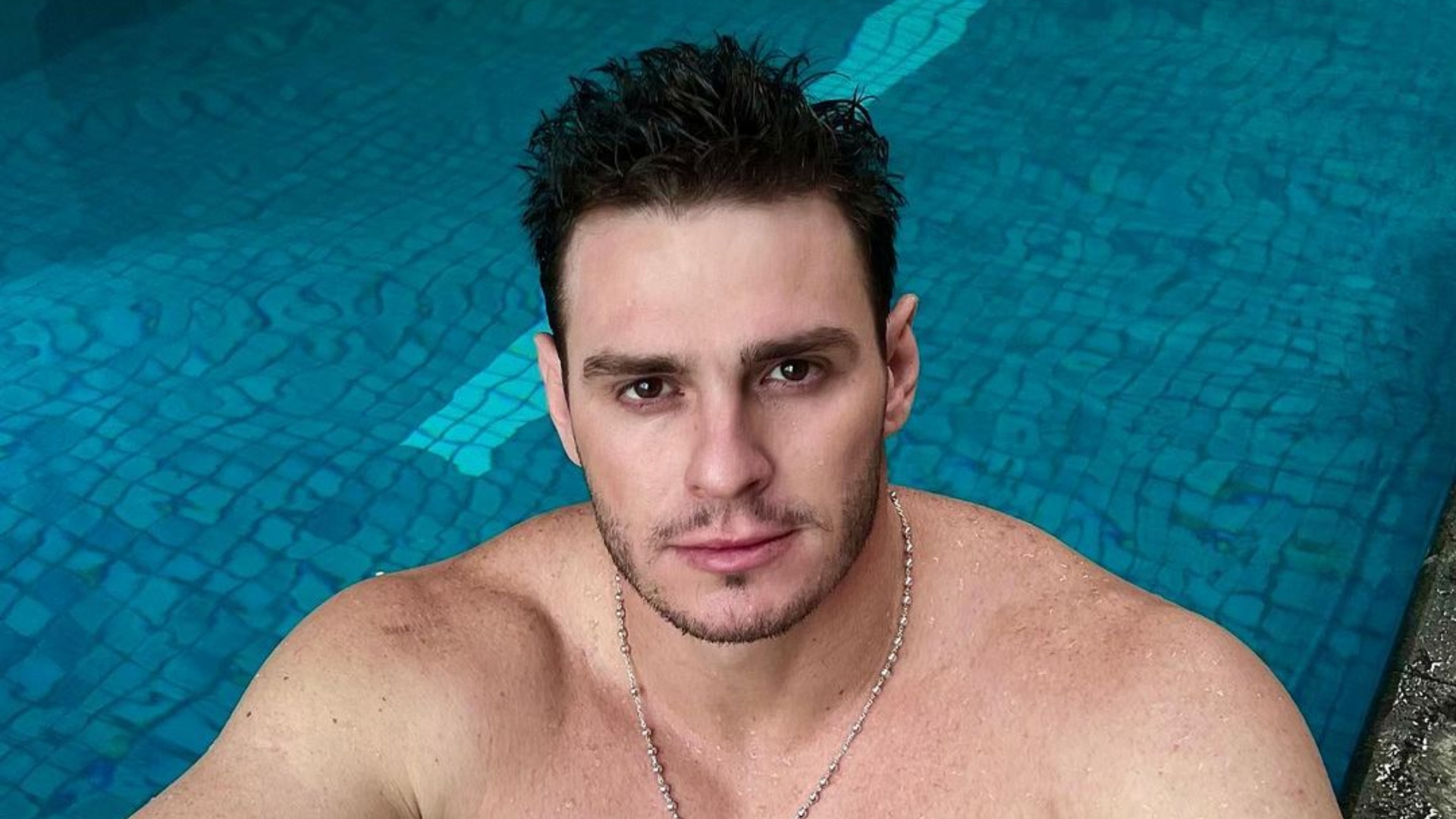 Gustavo Benedeti faz revelação inusitada: “Não me acho sexy”