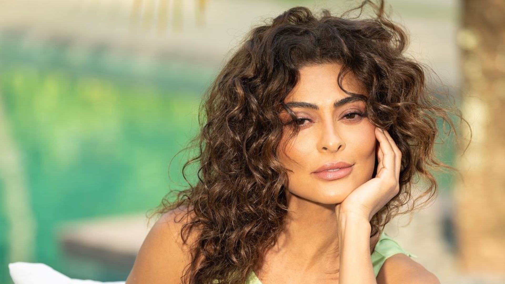 Juliana Paes posta clique ousado e quase mostra demais