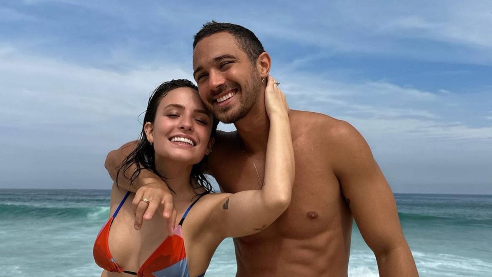 GRÁVIDA? Larissa Manoela quebra silêncio sobre rumores de estar grávida de  André Luiz Frambach