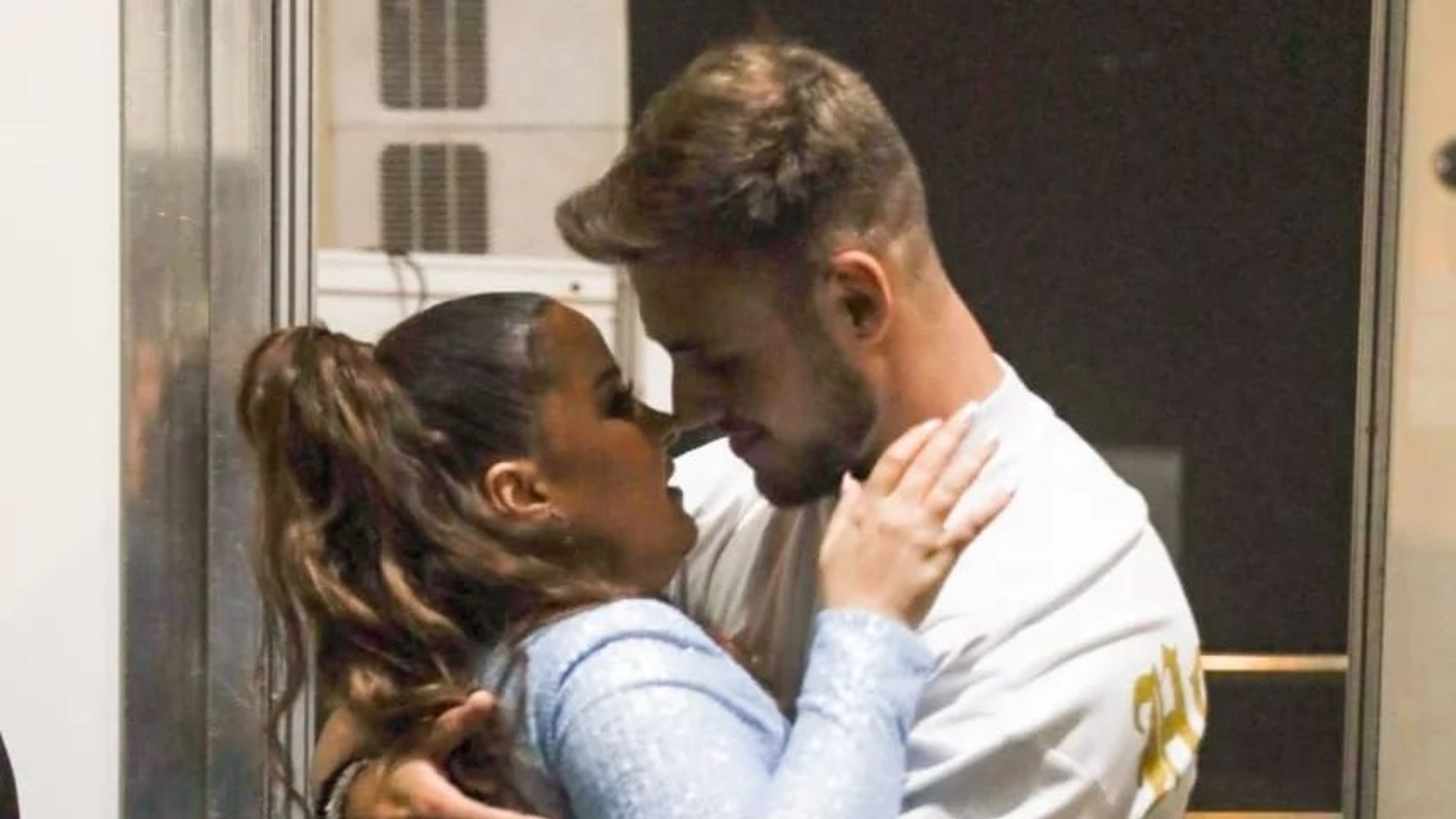 Maiara é flagrada com novo affair em clima de romance durante show