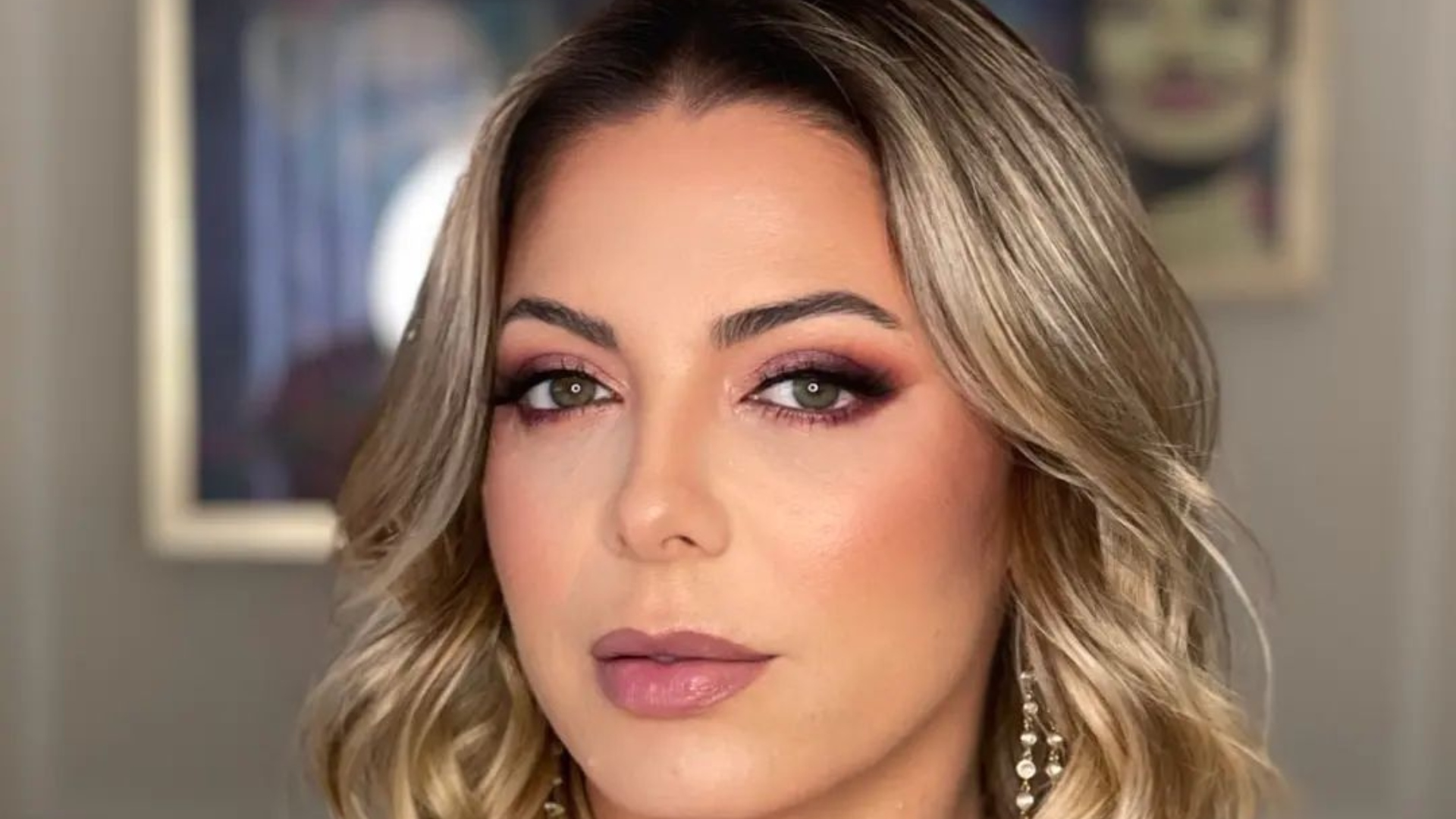 Sheila Mello aproveita férias com biquíni cavadíssimo e conta perrengue durante viagem
