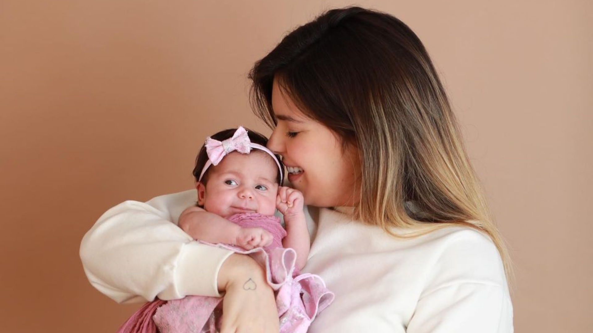 Viih Tube faz desabafo sobre sair de casa a trabalho sem a filha: “Muito difícil”