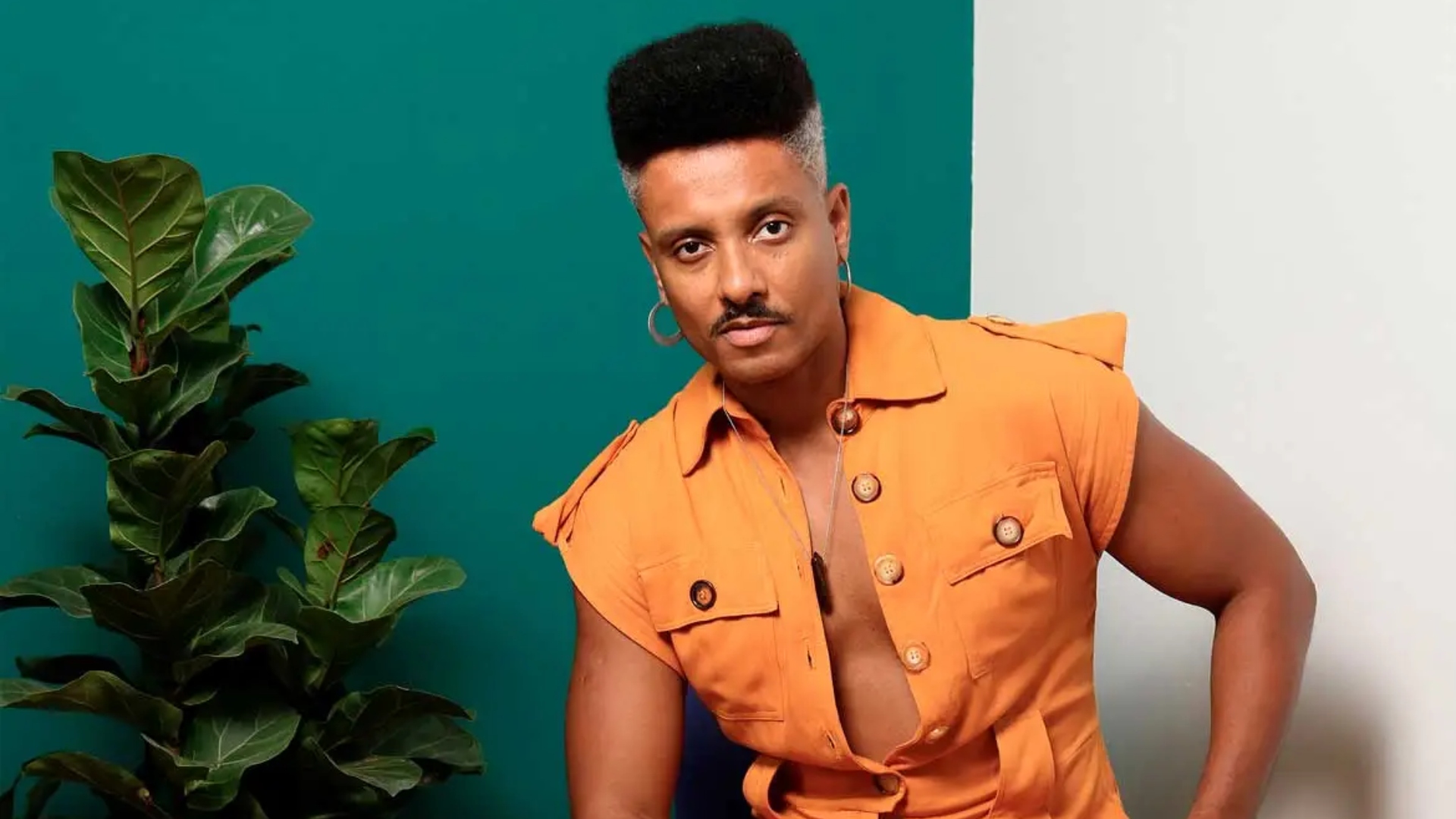 Ator de ‘Vai Na Fé’ revela que já passou por sessão de regressão para “cura gay”