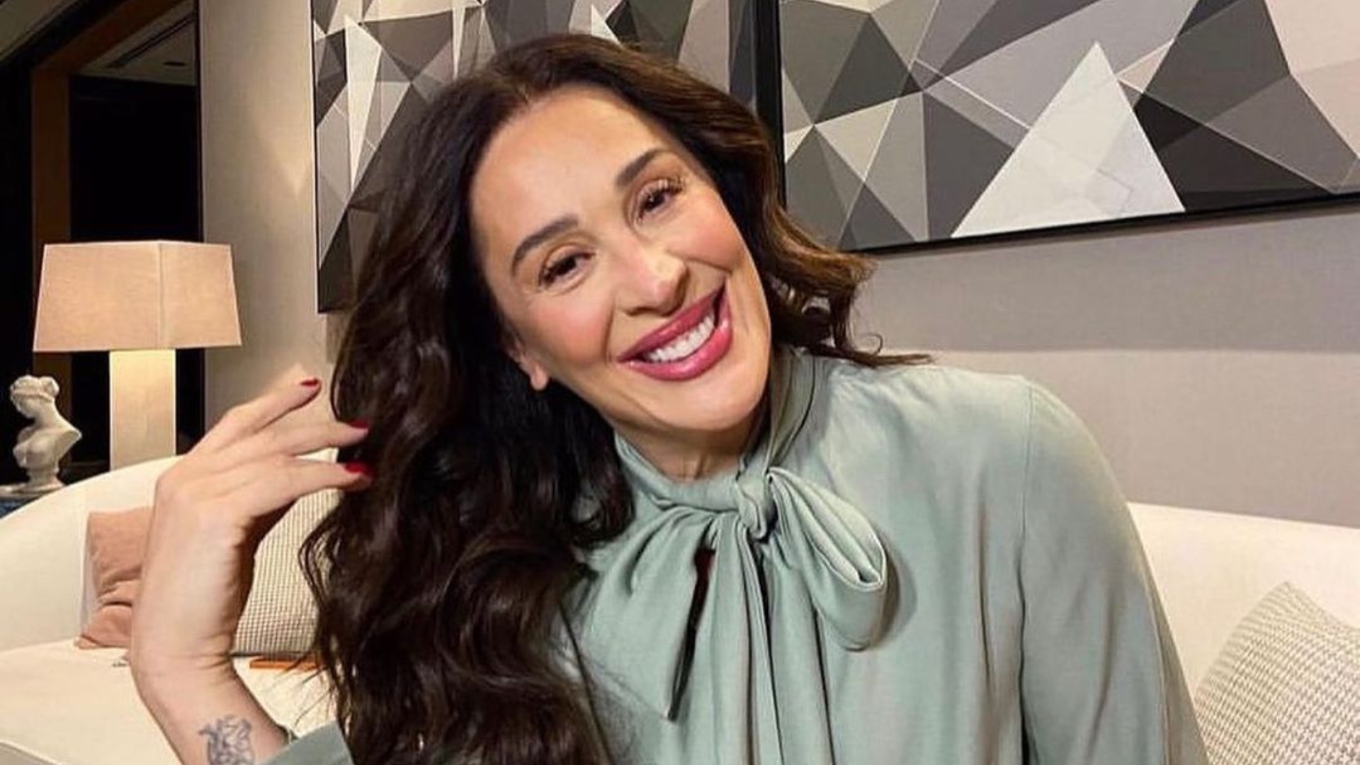 Claudia Raia posta fotos de biquíni e é detonada na web