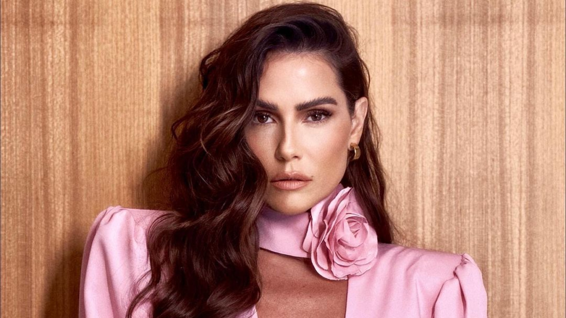 Deborah Secco interpreta caminhoneira lésbica em filme comovente