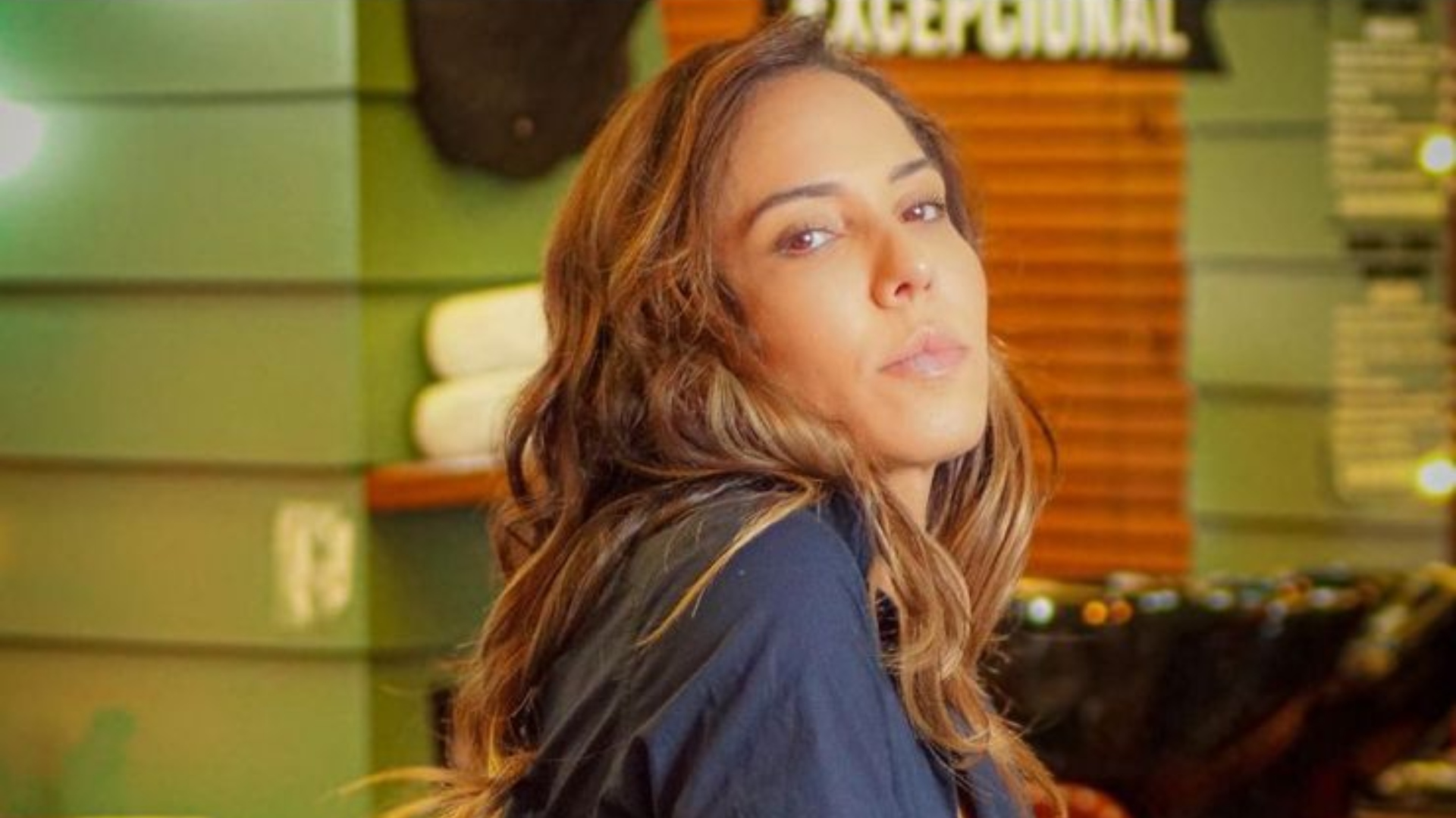 Mulher Melão surge de microssaia e sutiã transparente: “Partiu arraiá”