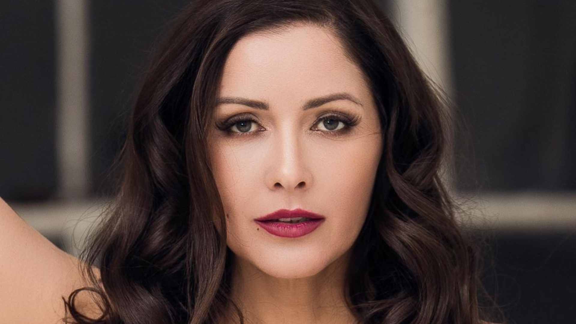 Nana Gouvea deixa bumbum à mostra em clique totalmente nua