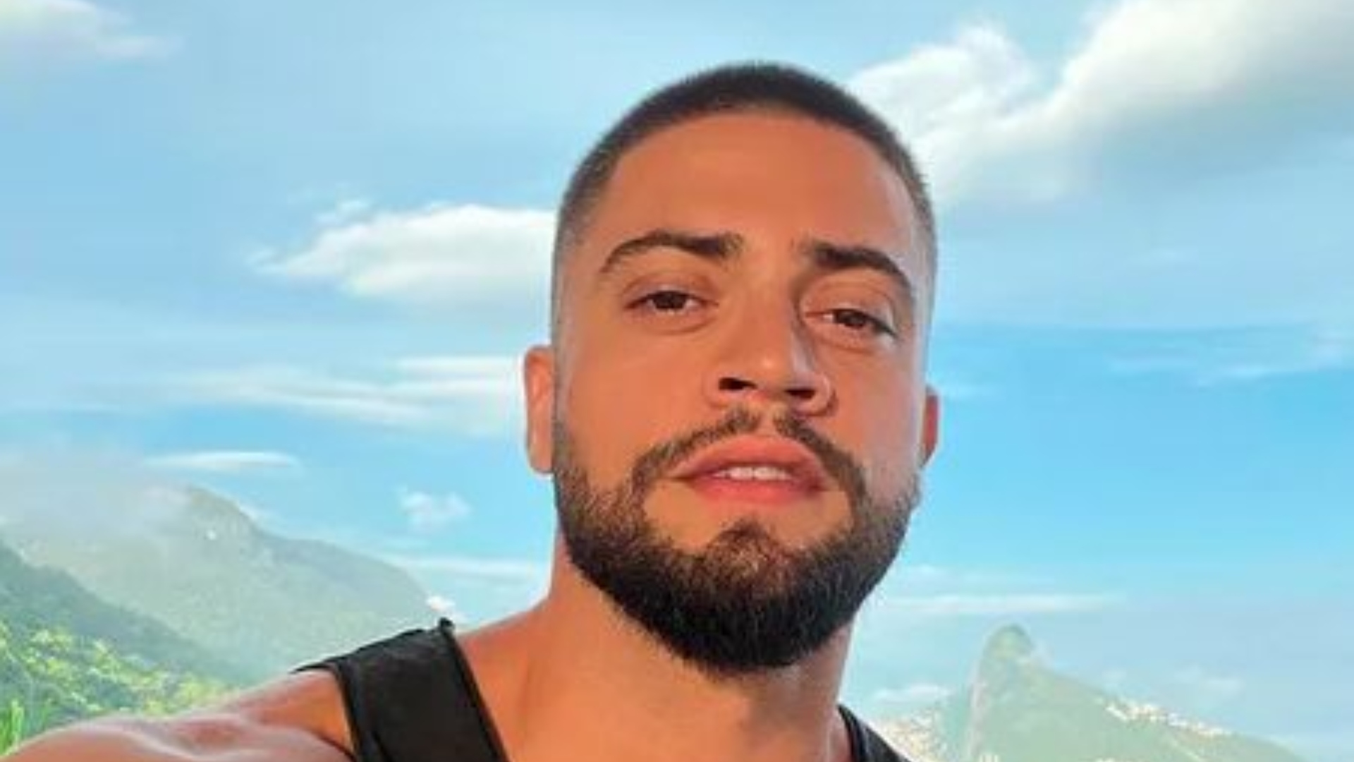 Ex de Preta Gil, Rodrigo Godoy, vende carro e anuncia perfil em Onlyfans