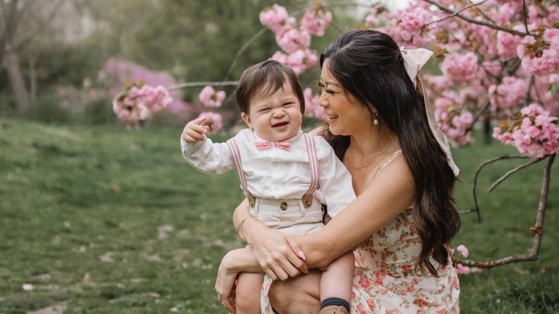 Influencer se desespera com morte do filho de um ano