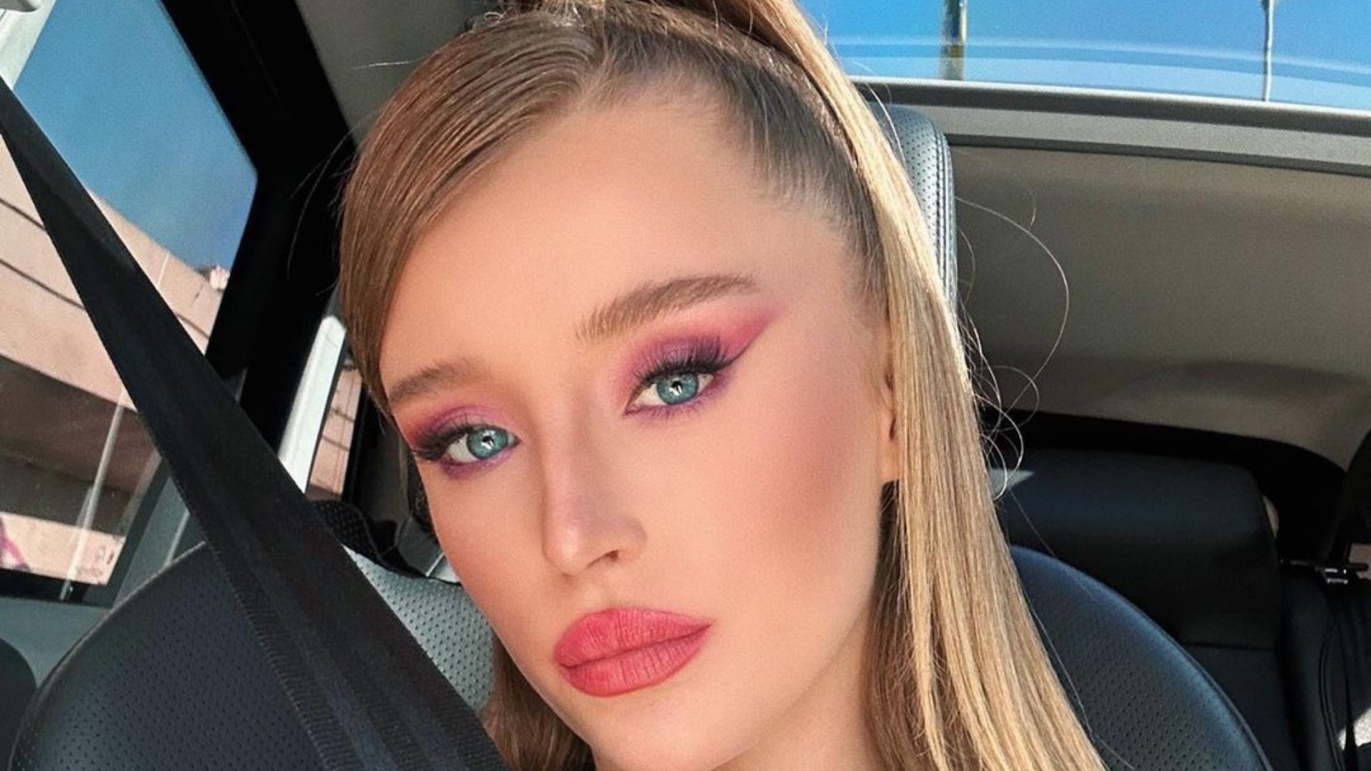 Duda Reis recria cena icônica de ‘Barbie’ e semelhança choca a web