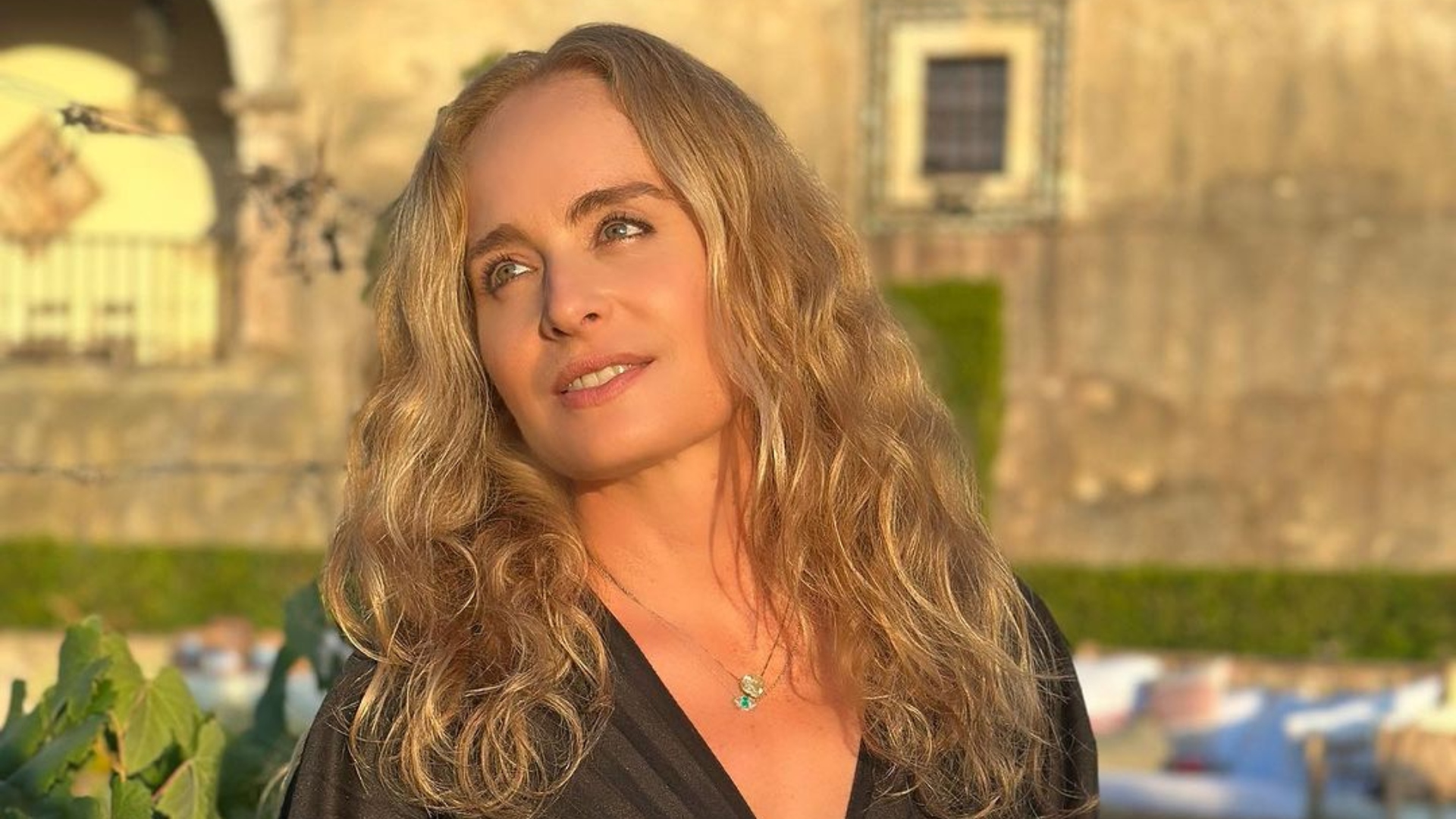 Angélica usa maiô polêmico e divide opiniões na web: “Não te valorizou”