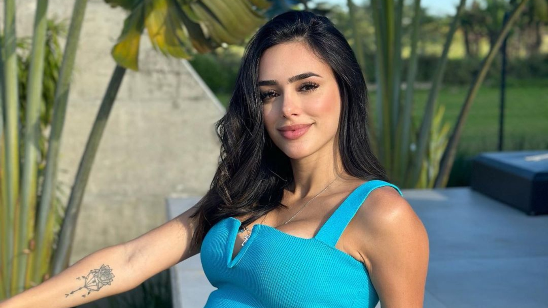 Bruna Biancardi faz compras para filha em loja popular