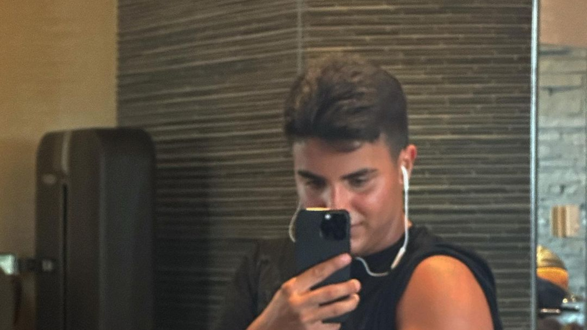 Filho de Ivete Sangalo surpreende com corpo musculoso aos 13 anos