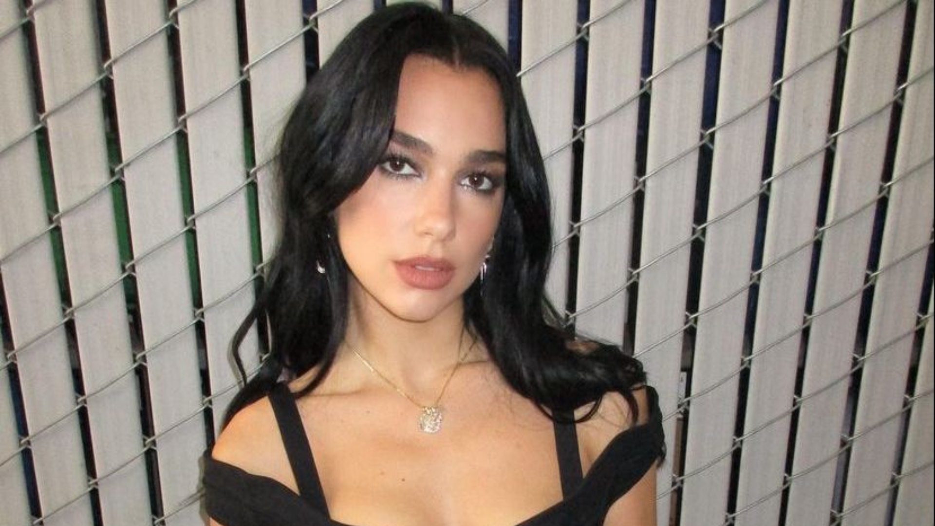 Dua Lipa fala sobre preconceito: “A homofobia e a transfobia são irmãs da misoginia”