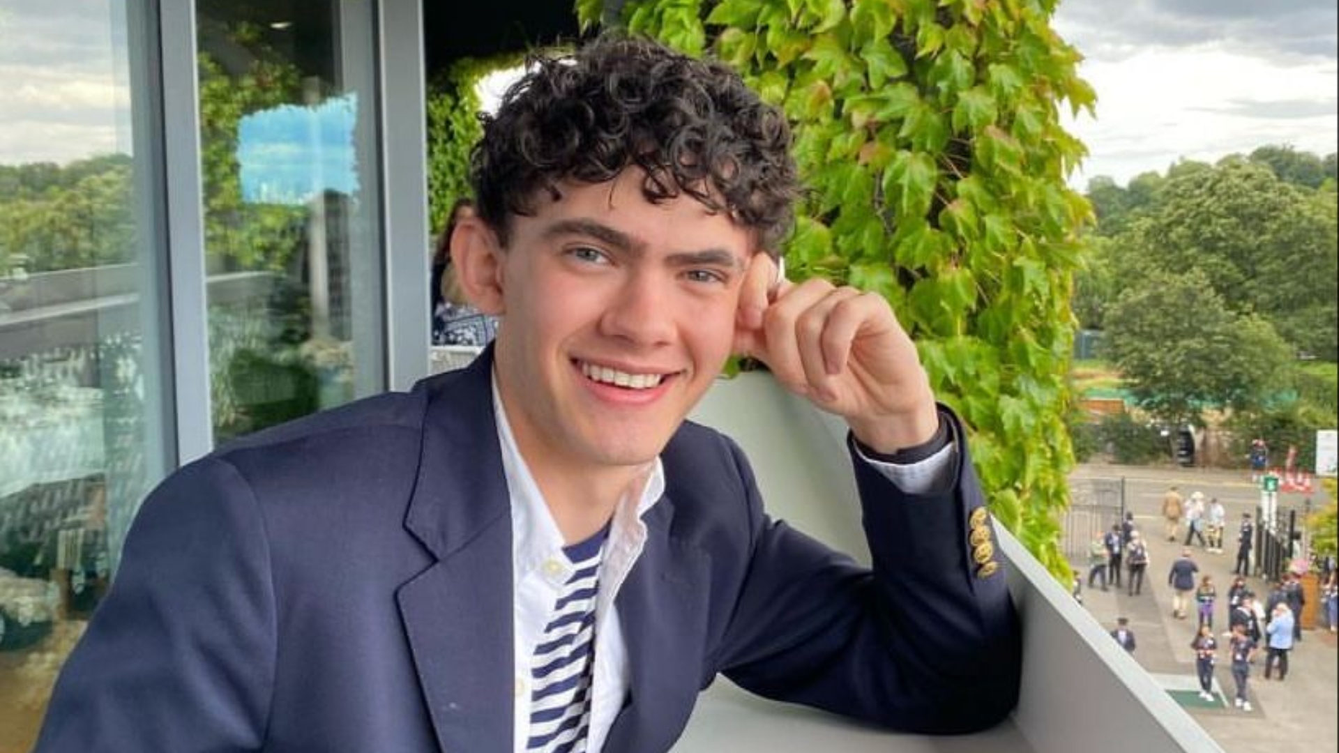 Ator de Heartstopper fala sobre sexualidade: “Sou abertamente gay desde os 12 anos”