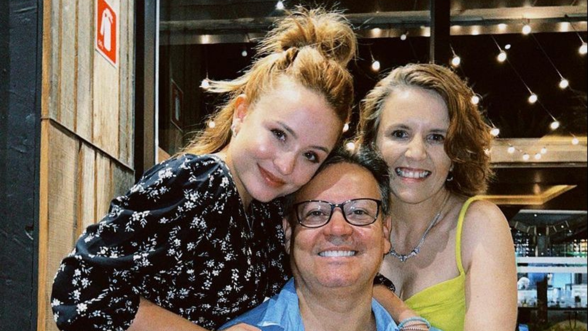 Mãe de Larissa Manoela a humilha em relato pessoal: “Você está horrível”