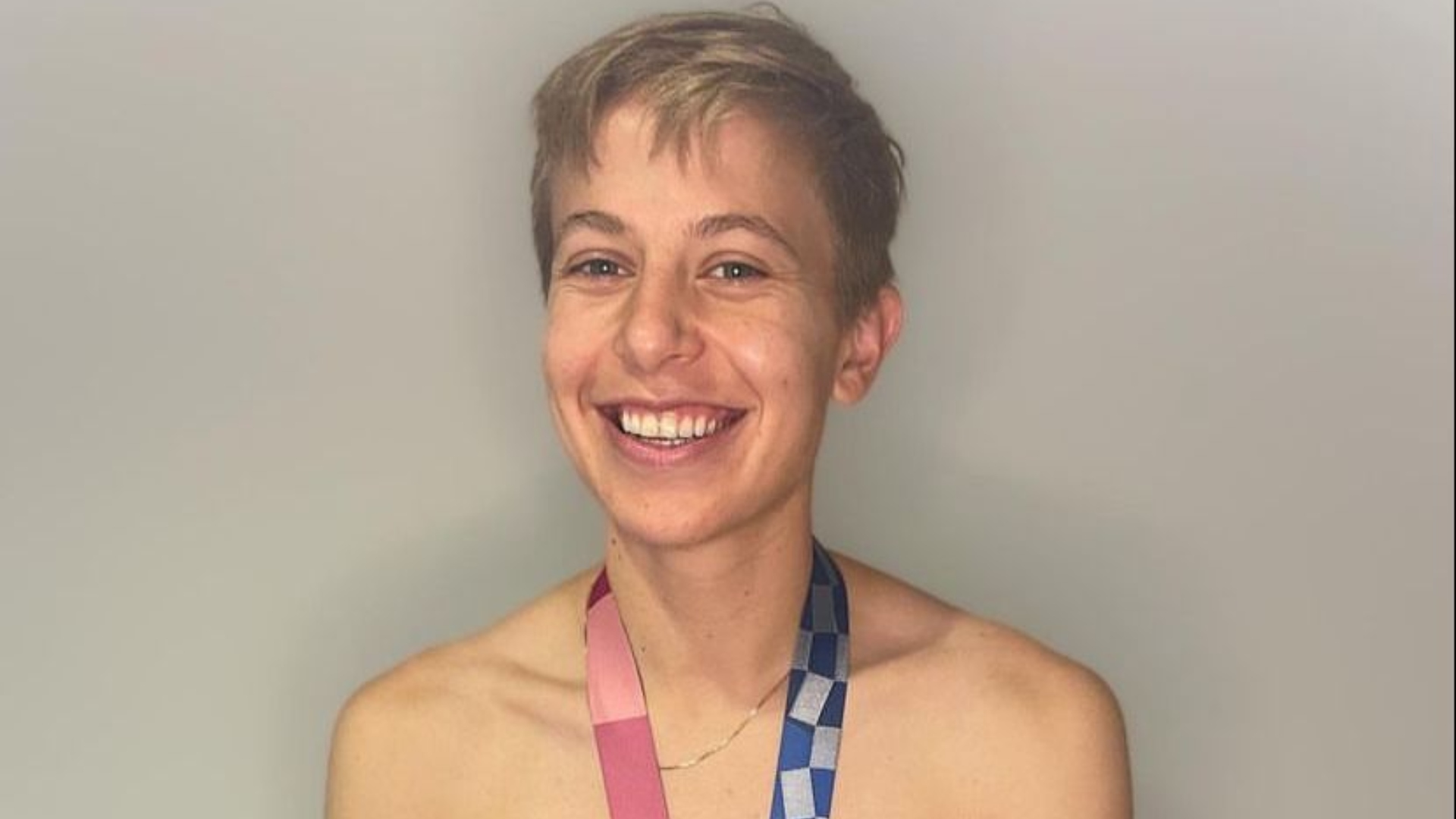 Conheça a jogadora Quinn, a primeira pessoa trans e não-binária da Copa do Mundo