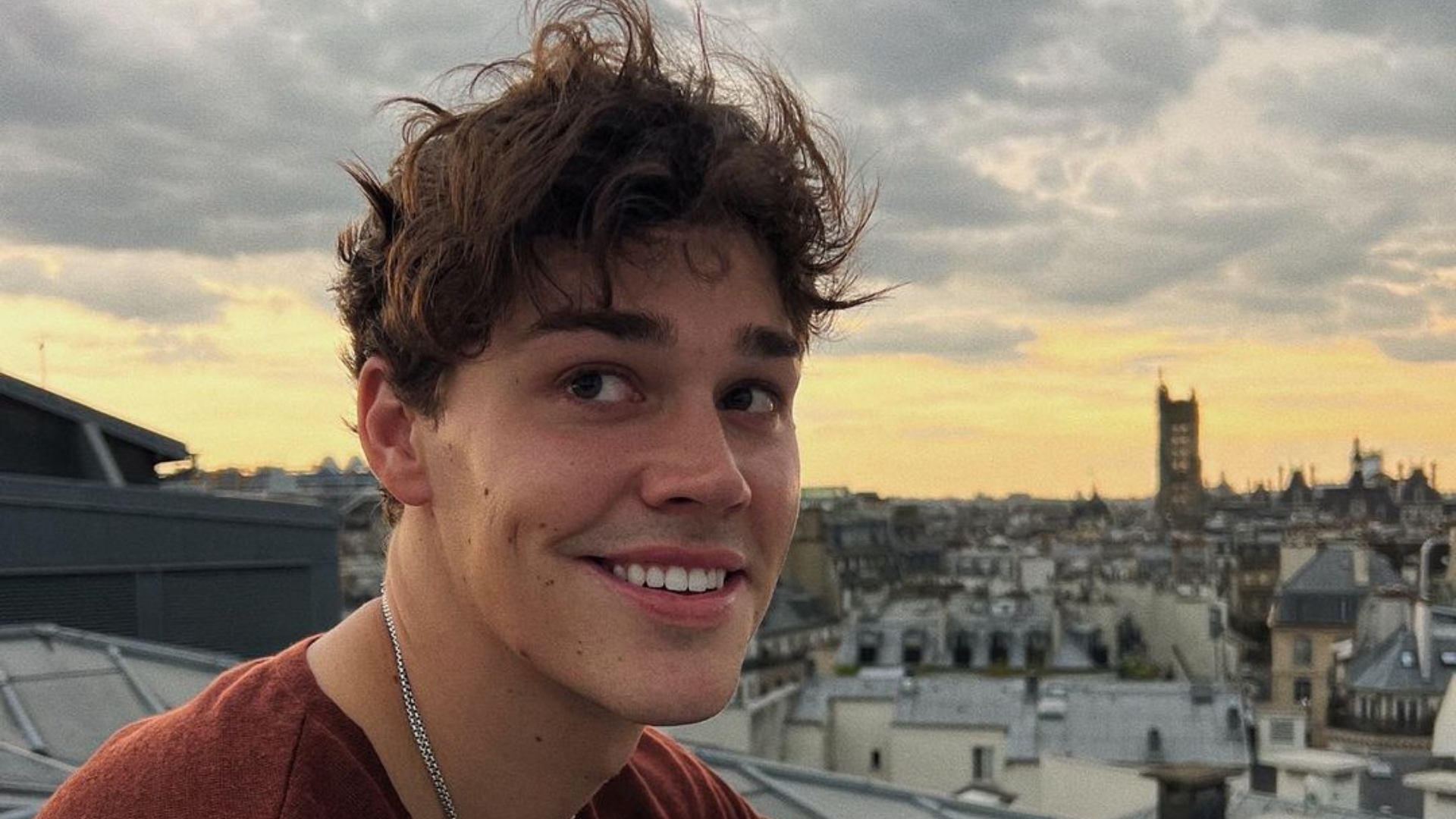 Noah Beck revela que namoraria Taylor Swift ou Harry Styles