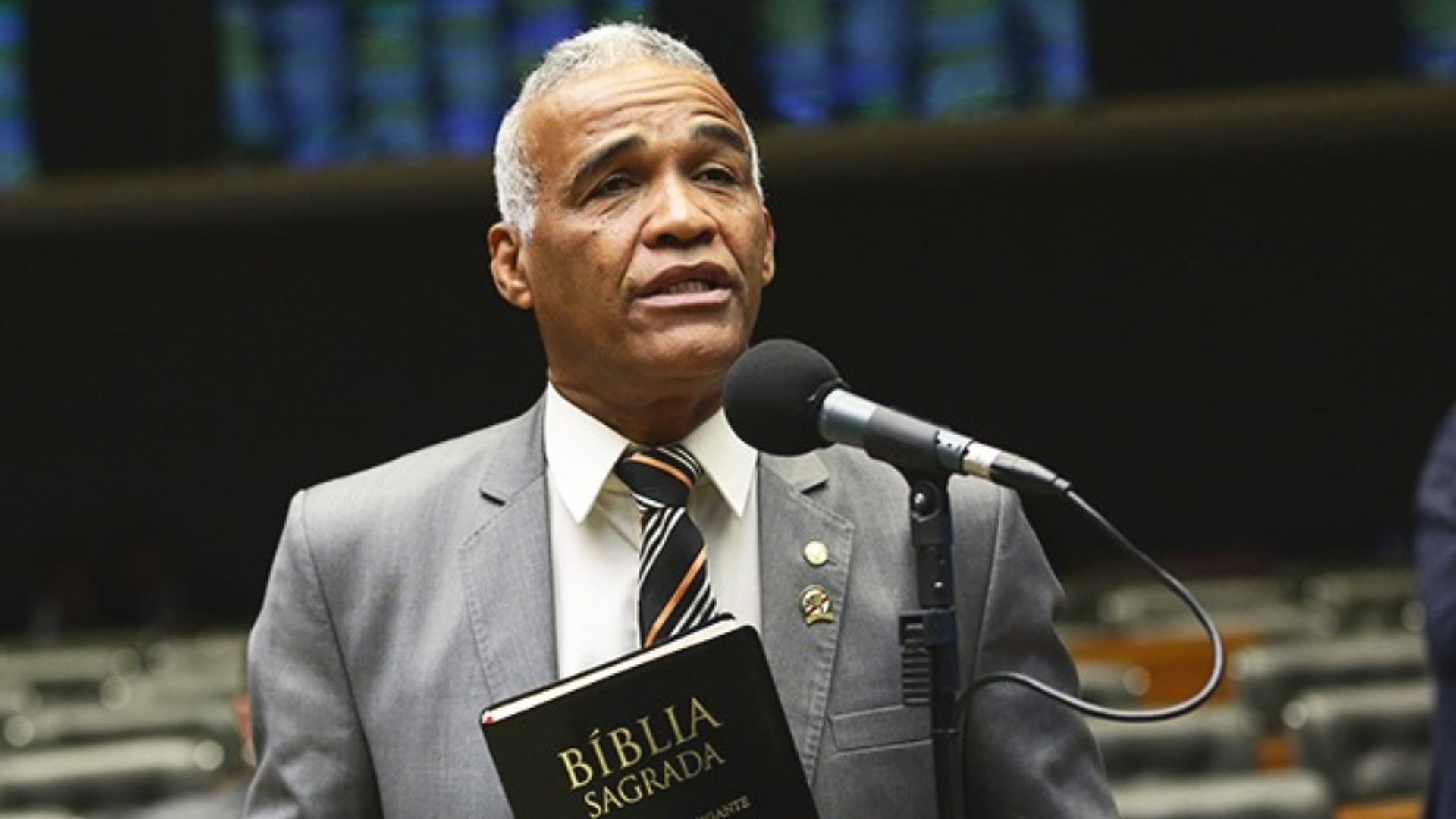 Ex-gay, Pastor Sargento Isidório surpreende e defende casamento homoafetivo
