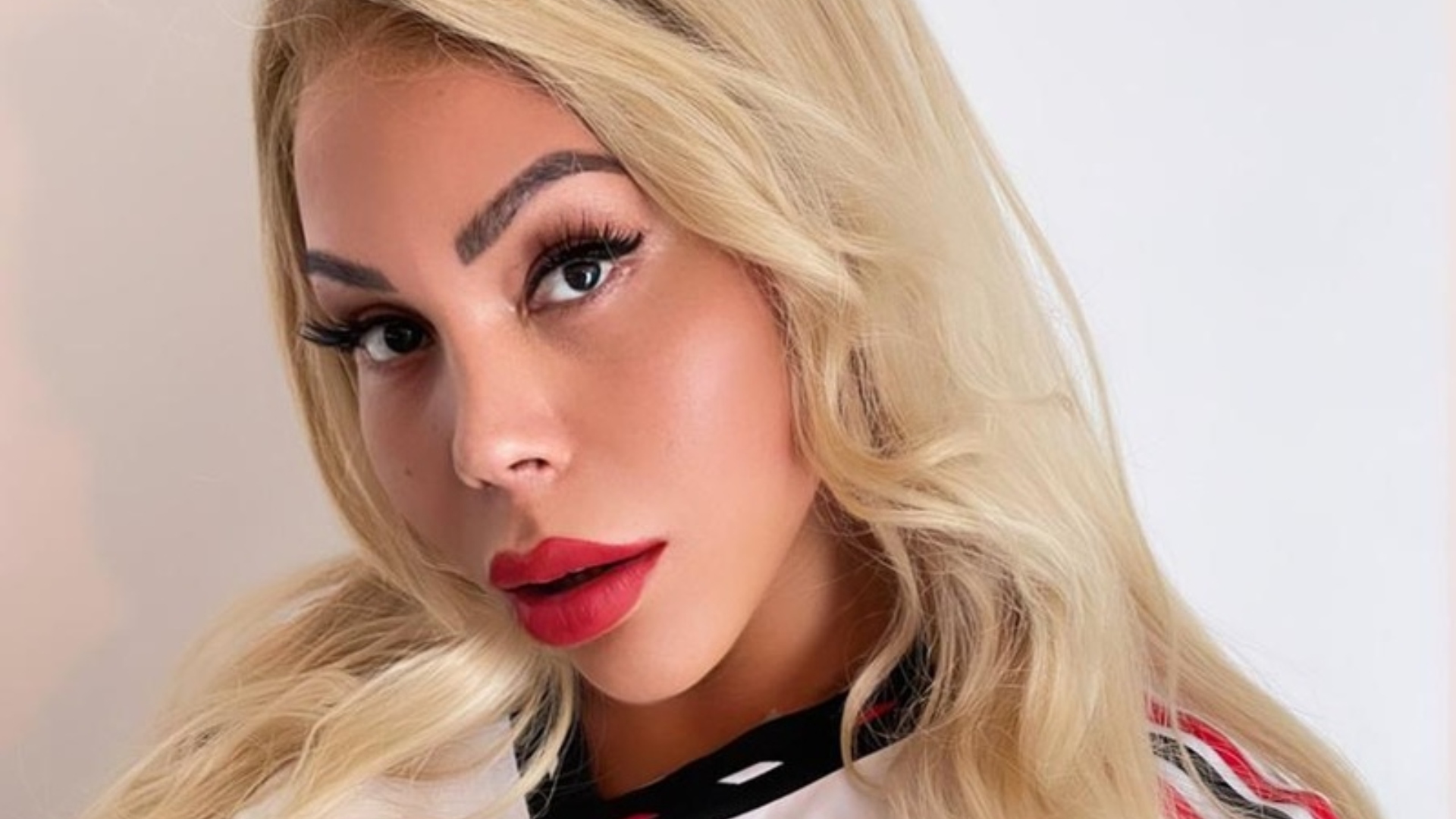 Influencer Trans recebe mensagens de ódio nas redes sociais após revelar sonho: “Você é uma aberração”