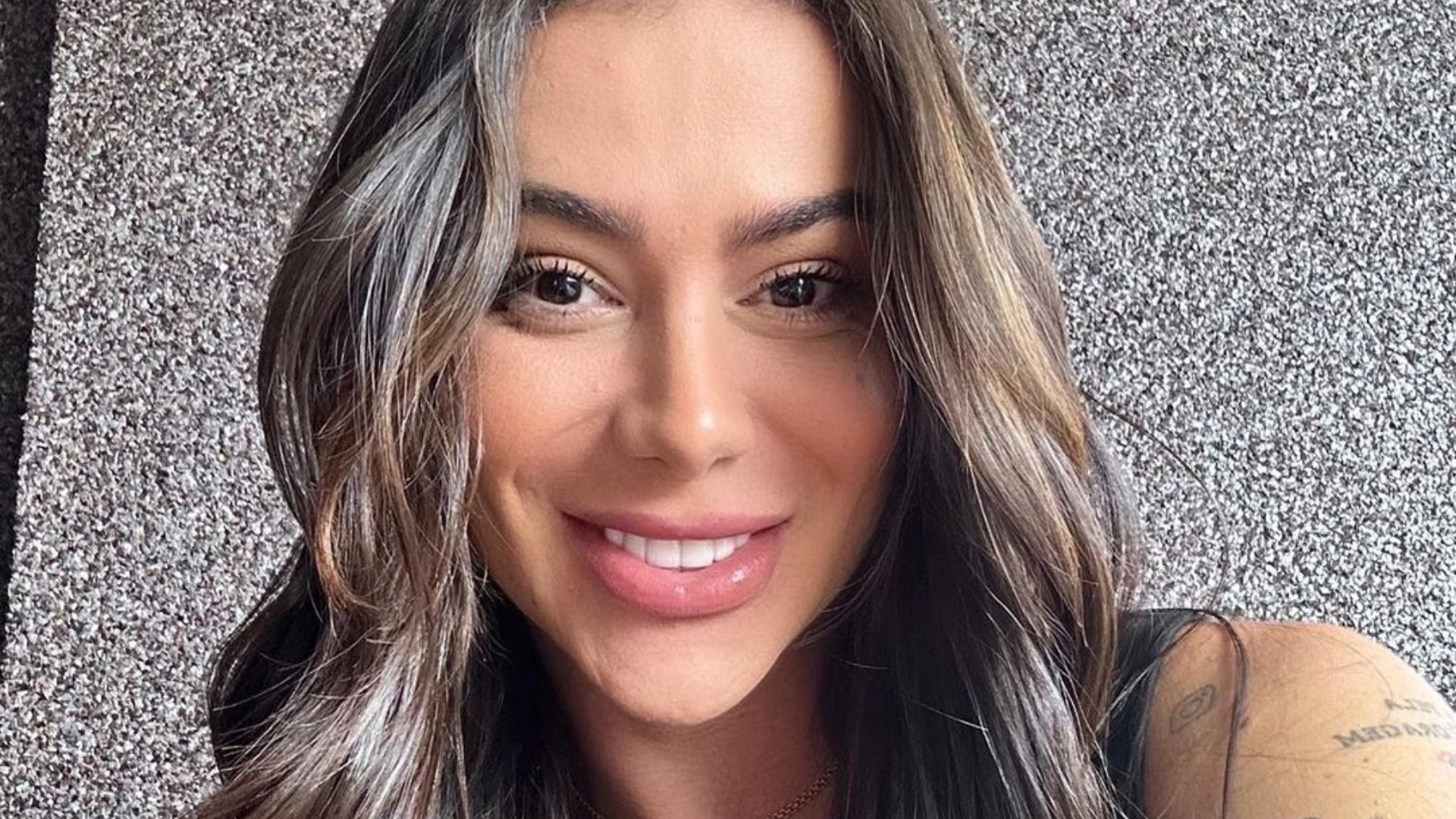 Cotada para ‘A Fazenda’, influencer se assume como mulher trans