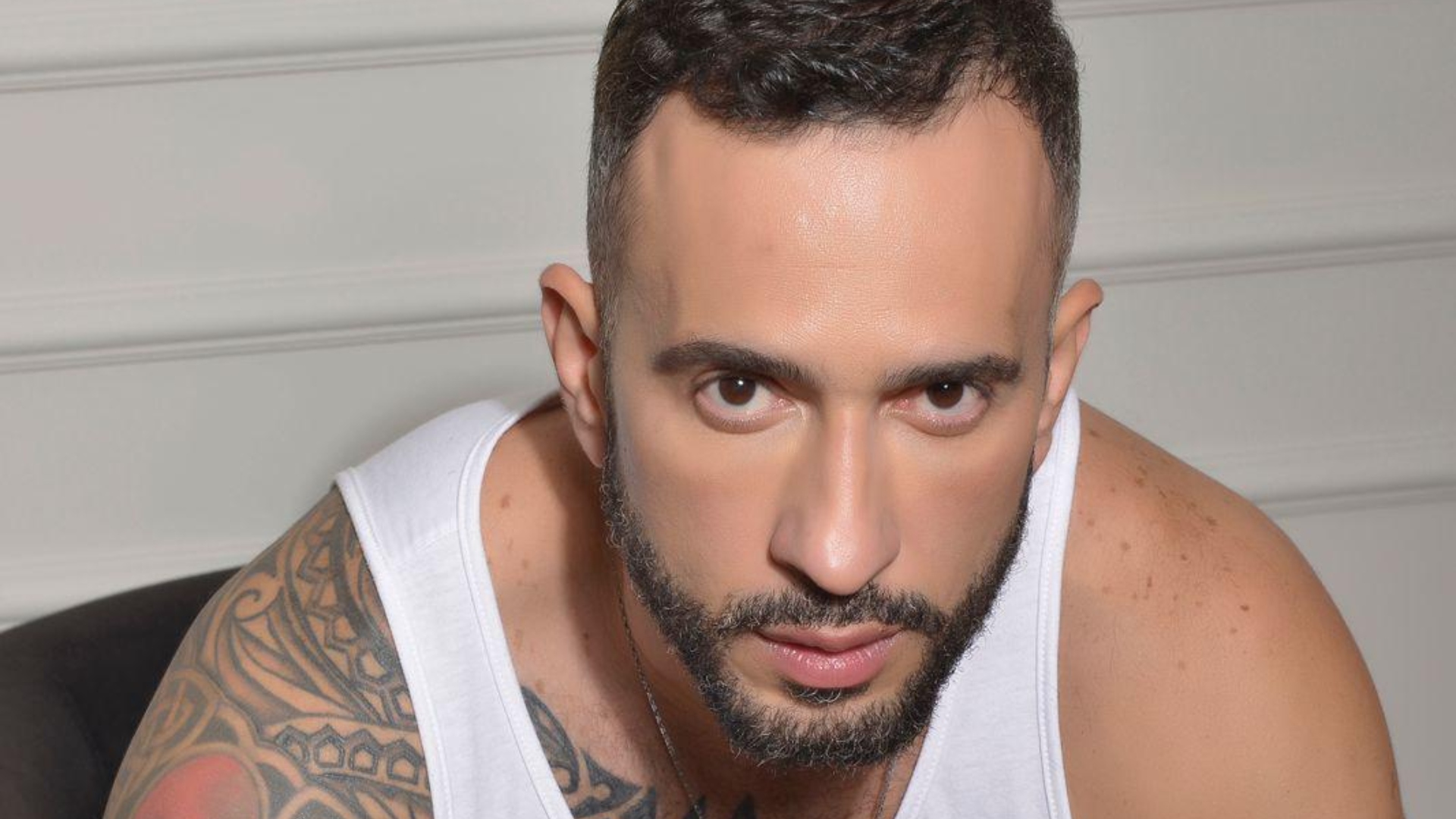 Aos 43 anos, Charles Hermann fala sobre cuidados com o corpo
