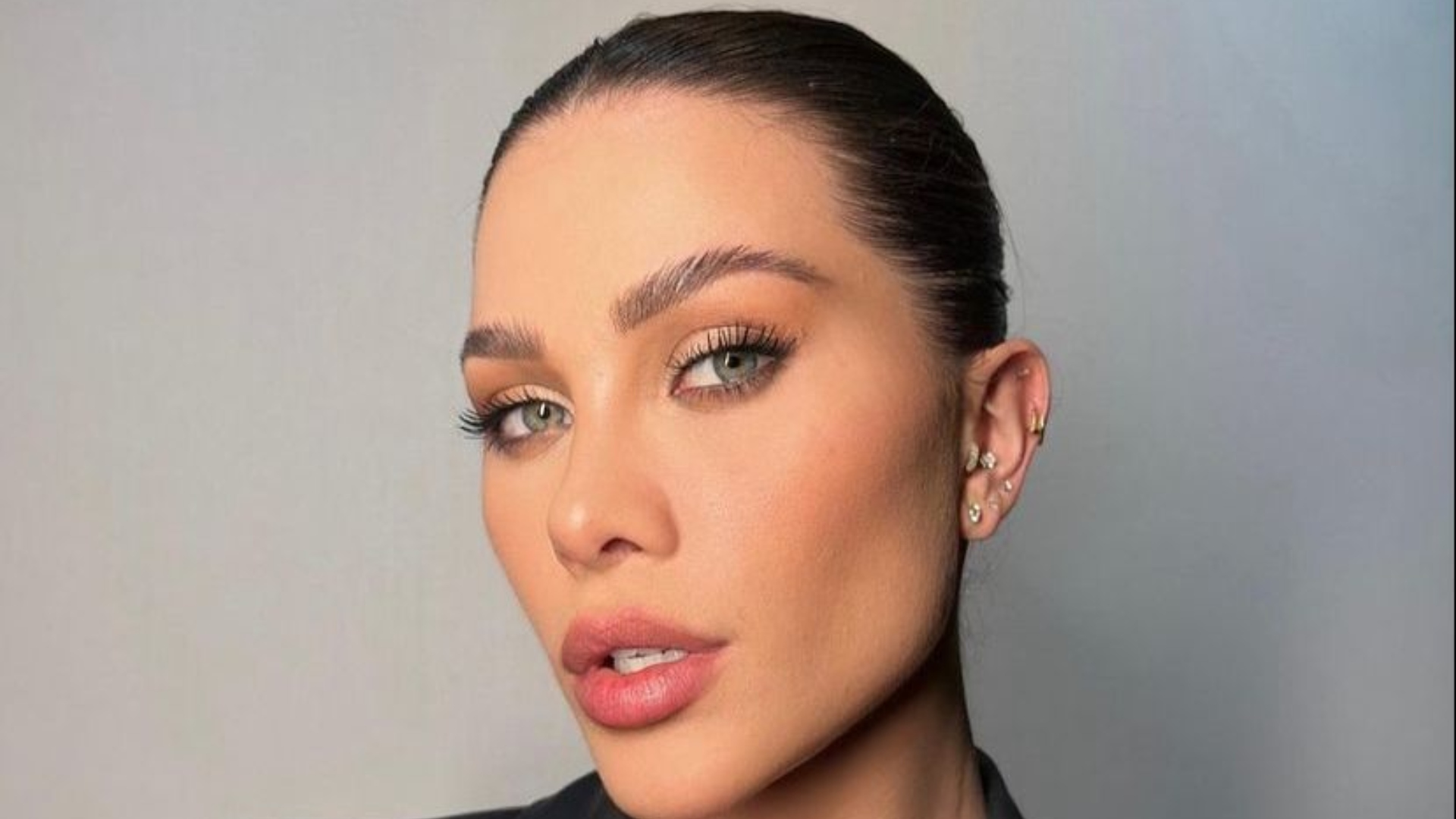 Flavia Pavanelli rebate críticas sobre sua pele: “Tenho coragem para mostrar a realidade”