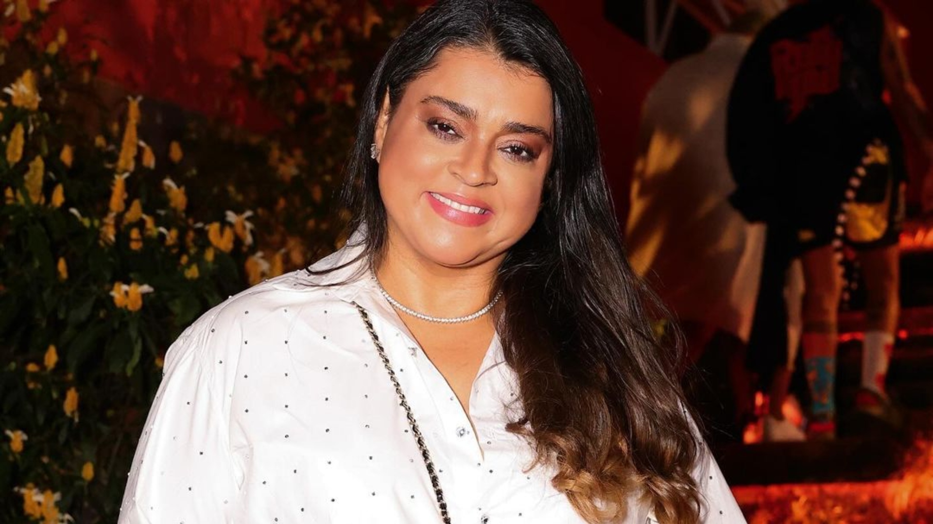 De biquíni, Preta Gil mostra seu corpo real