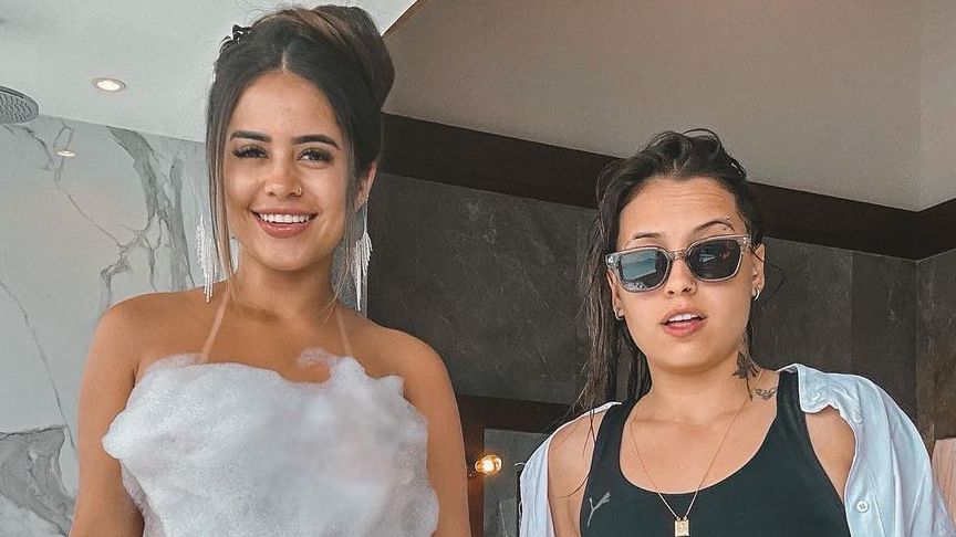 Larissa Leite pede Raissa Oliveira em casamento