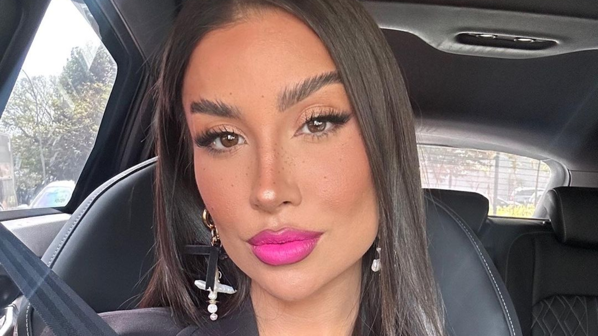 Bianca Andrade encanta a web com cliques do filho em viagem internacional