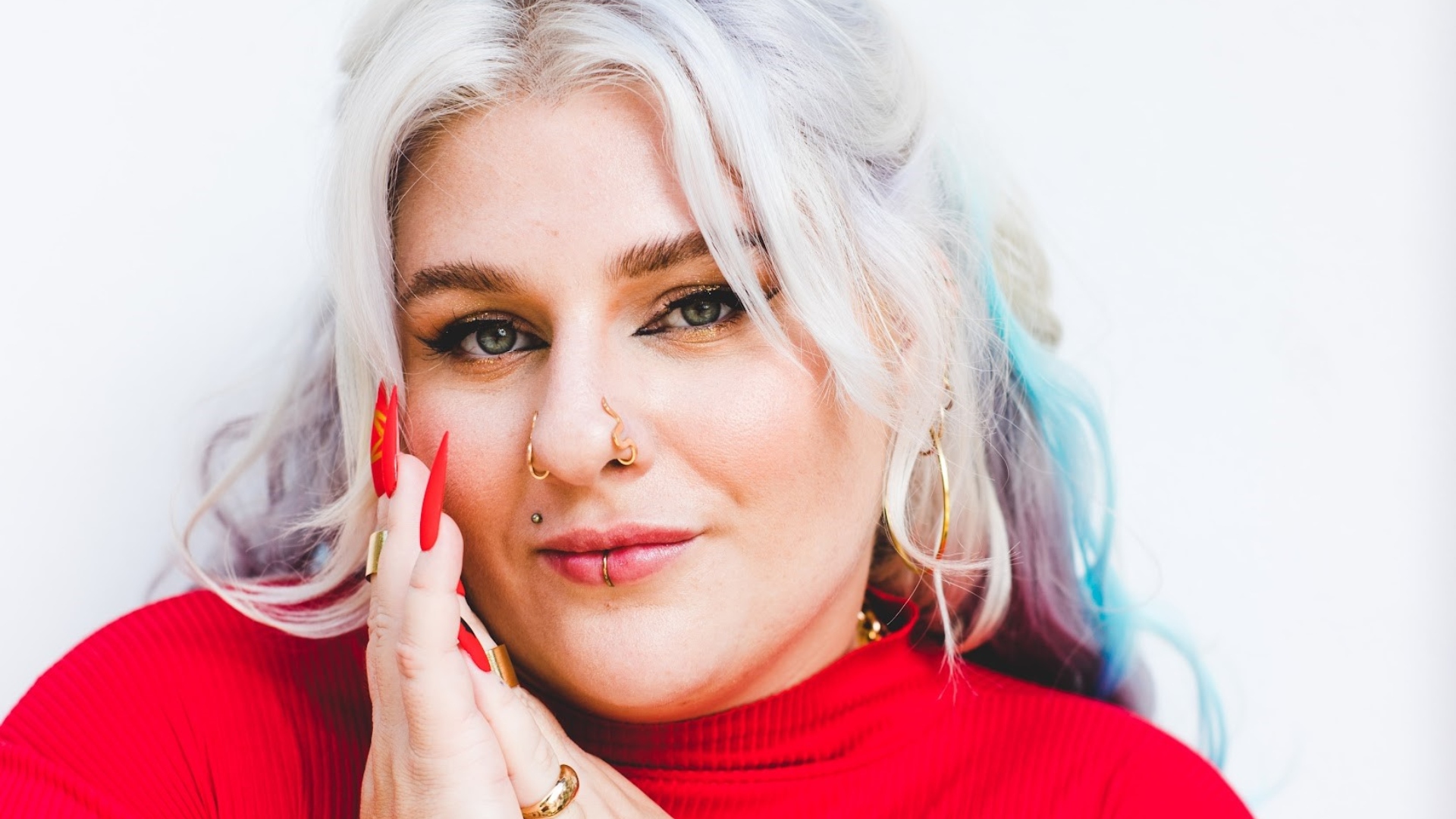 Cantora Sonja revela jornada de superação do vício em drogas em faixas do álbum ‘Rainha de Copas’