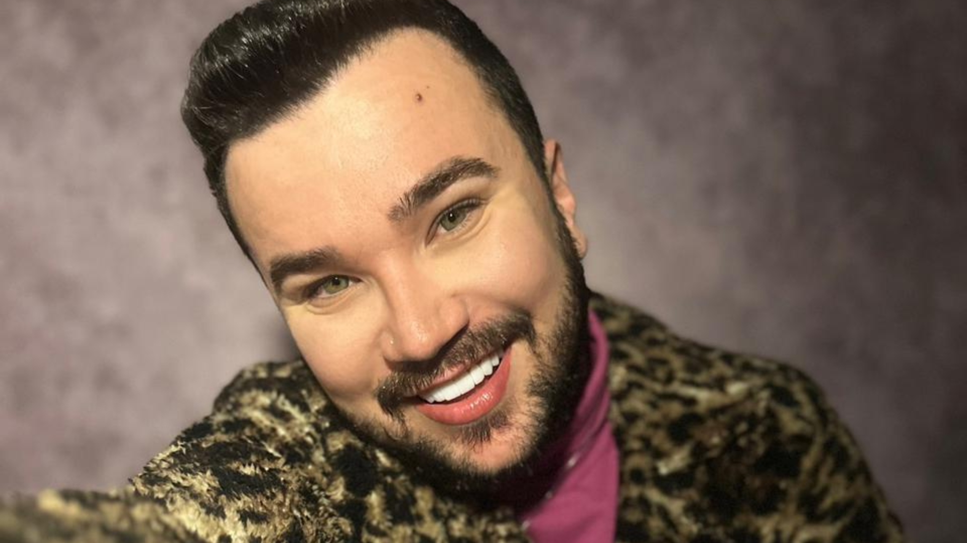 Influenciador revela que apoio familiar foi o principal motivo para enfrentar o preconceito