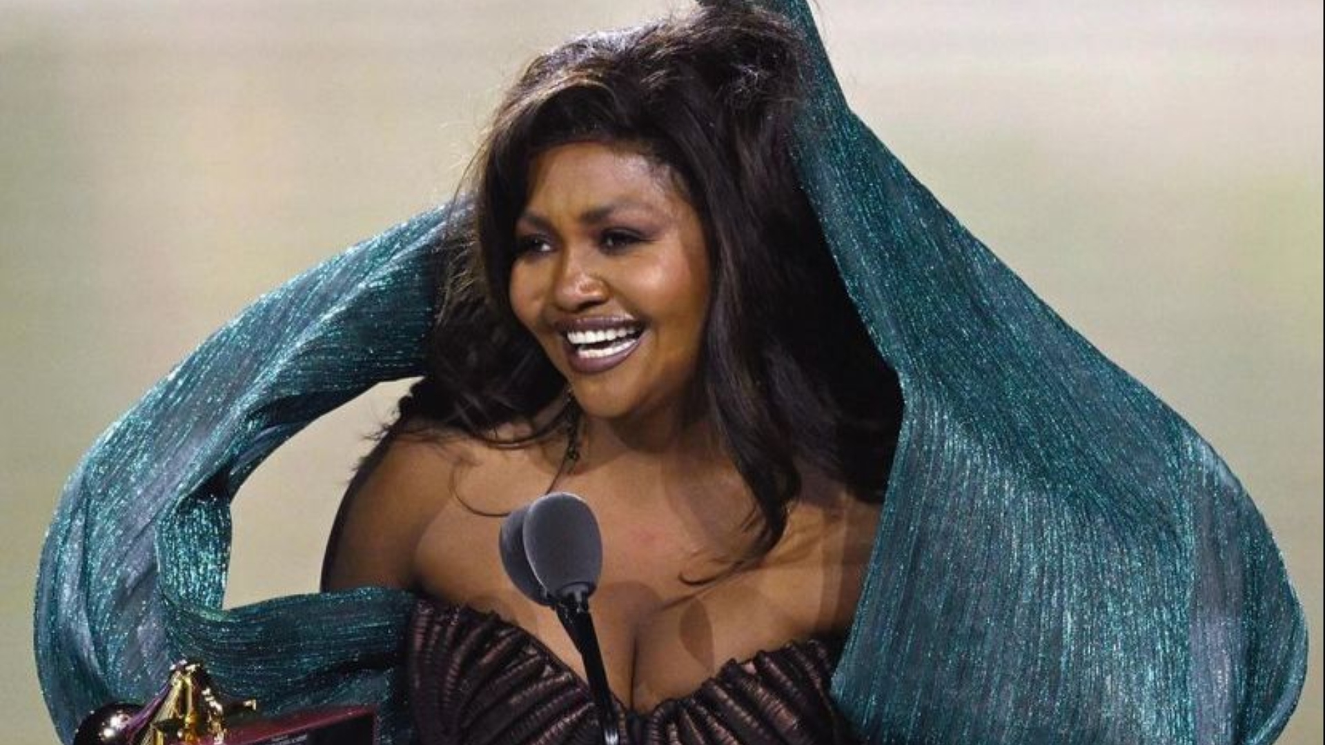 Gaby Amarantos se emociona em discurso no Grammy Latino: “Quero dedicar a todas as mulheres negras do Brasil”