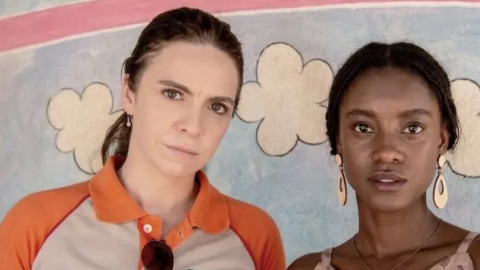 Atriz de Terra e Paixão desabafa sobre esquecimento de casal lésbico na novela