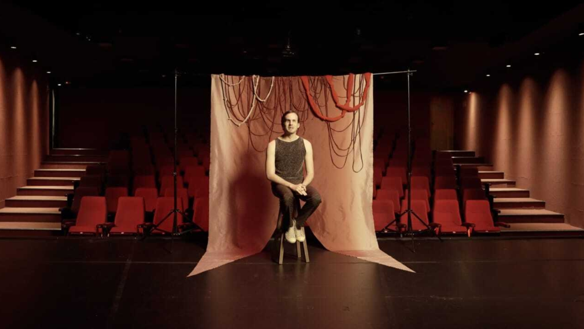 Fernando Campos, artista PCD, brilha nas telas com a sua participação no documentário ‘Transo’