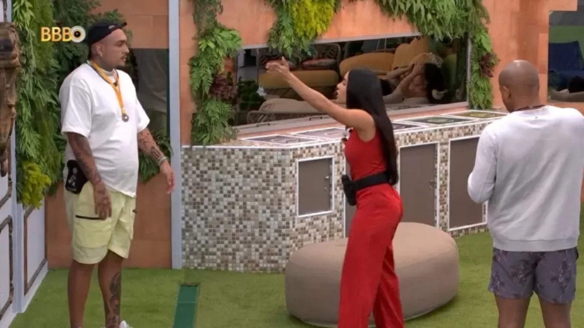 BBB 24: “É grandão só pra mulher”, dispara Isabelle para MC Bin Laden