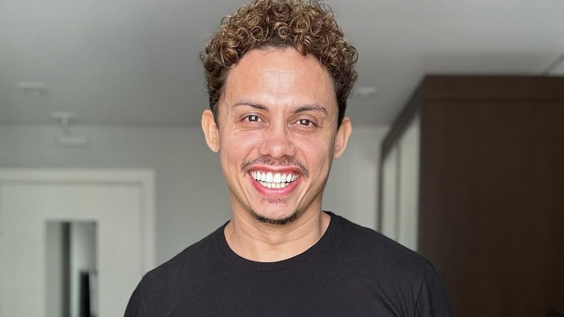 BBB24: Silvero Pereira “confirma presença” no reality show