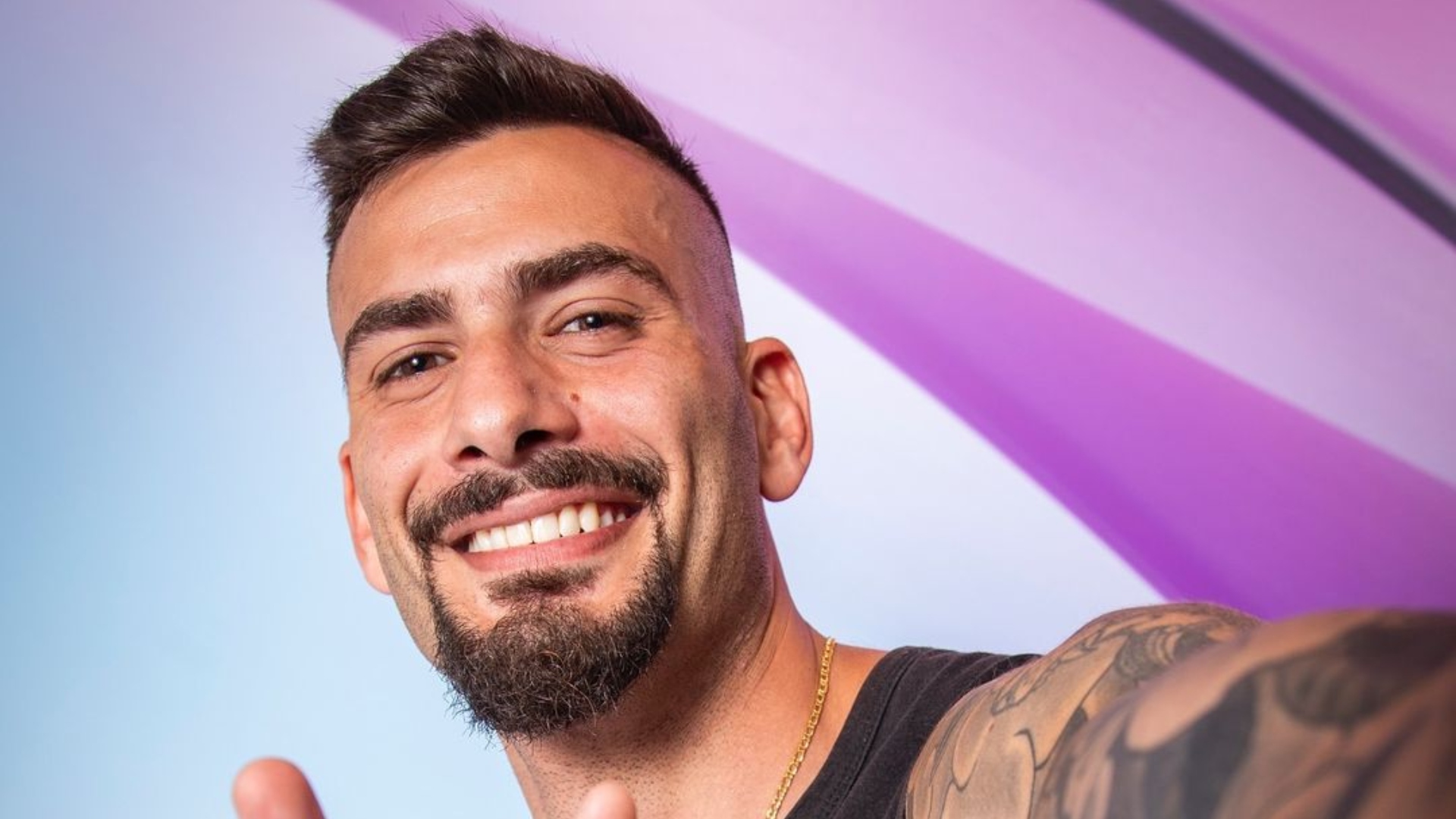 BBB 24: Nizam aperta botão misterioso e leva brothers para quarto especial