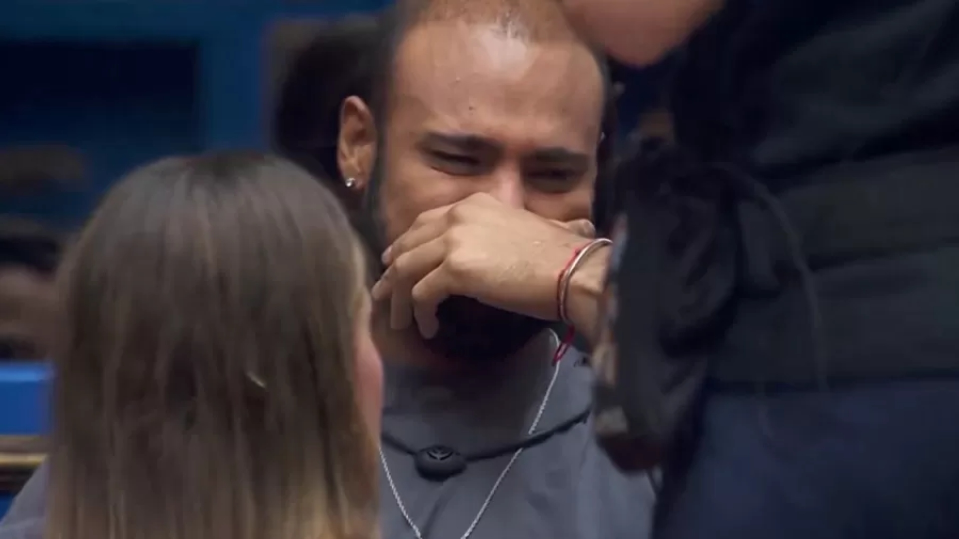 BBB 24: Marcus Vinicius cai no choro por enfrentar Davi e Isabelle no paredão