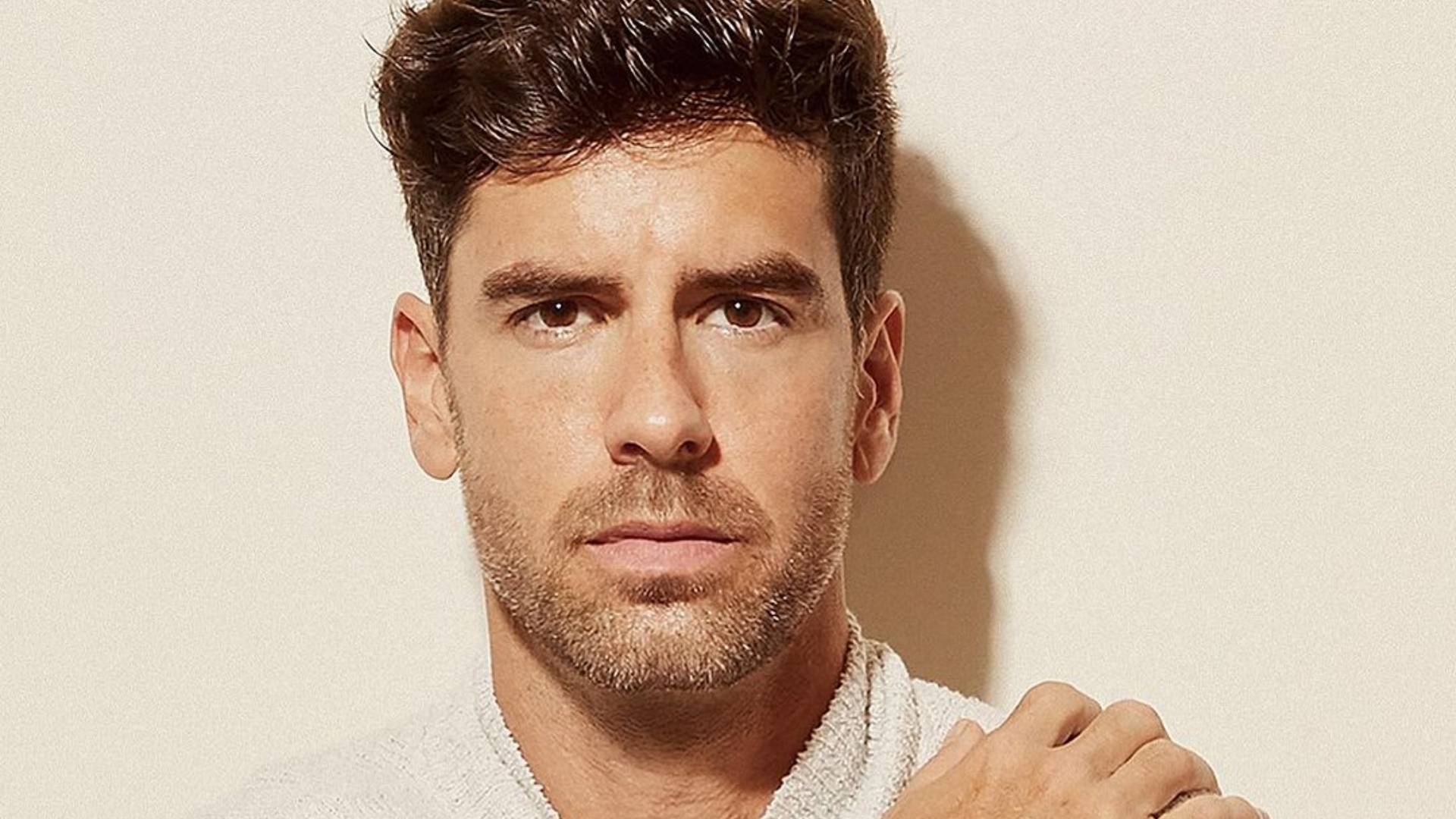 Marcos Pitombo abre o jogo sobre rumores de estar namorado