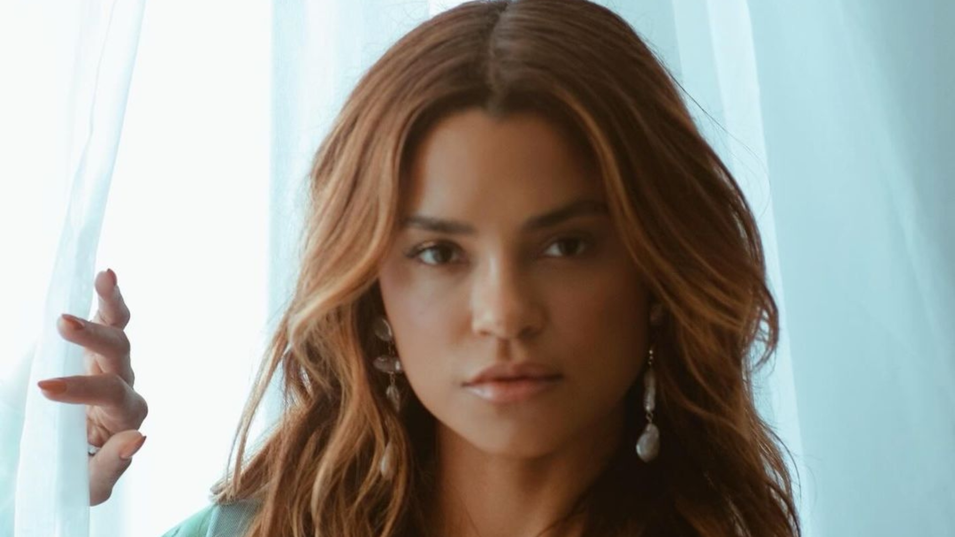 Atriz de Travessia, Lucy Alves assume namoro companheira de cena