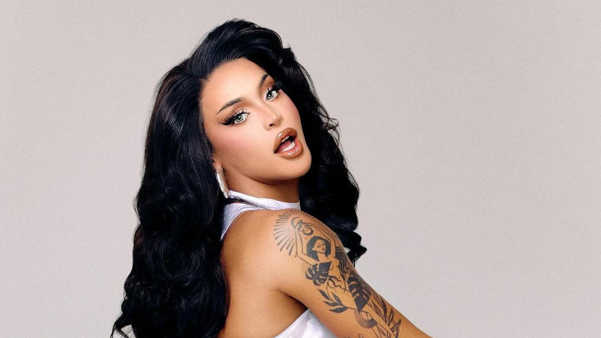 Pabllo Vittar mostra corpo real e enlouquece a web
