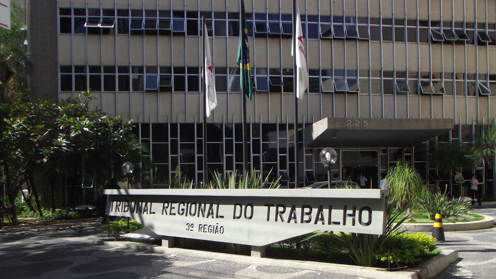 MG: Empresa de call center terá que indenizar homem trans