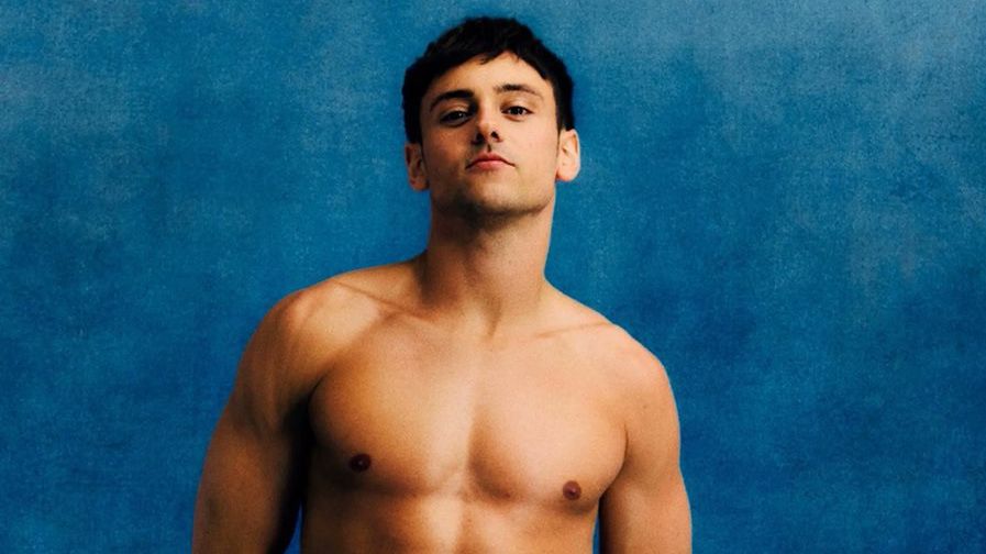 Tom Daley lidera equipe britânica com orgulho nos uniformes de Paris