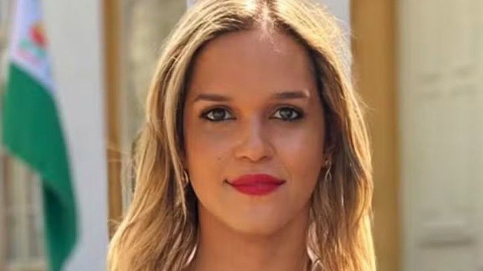 Câmara do Recife aprova título de cidadã para professora trans