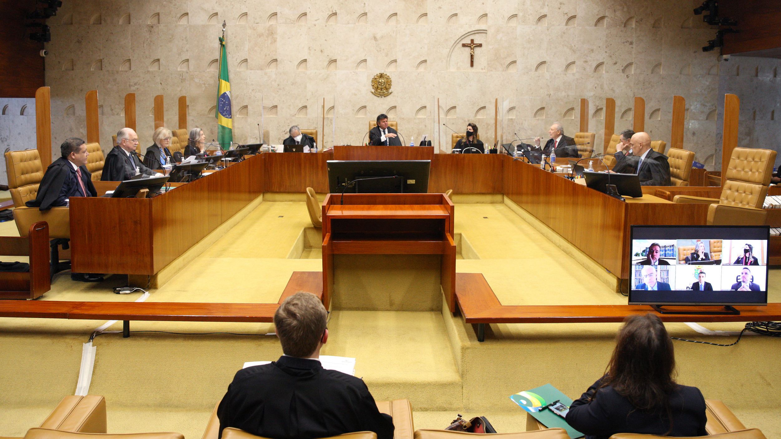 STF adia julgamento sobre banheiros e pessoas trans